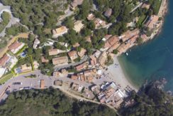 748 – Magnifique villa à quelques mètres de la plage de Sa Tuna, avec une vue sur la mer.