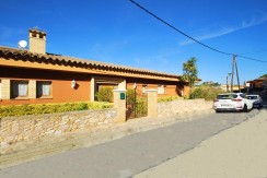 1071-House for sale near the center of Begur