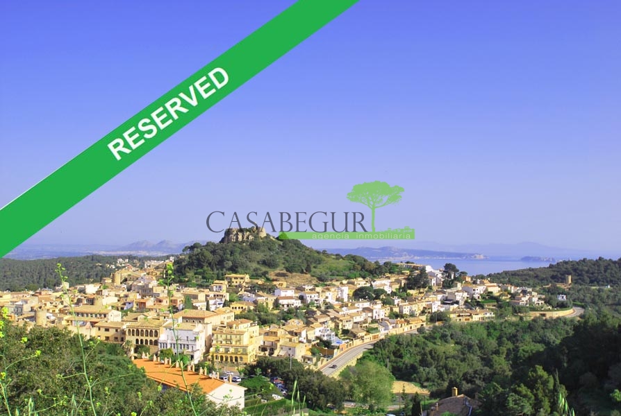 Plot for sale with sea views in Begur center