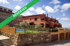 1251- House near the center of Begur, overlooking the sea, communal pool.