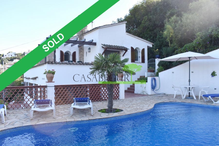 1270- Detached house with sea views in Sa Punta.