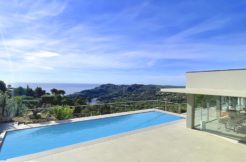 1285 Newly built house with fantastic sea views.