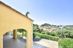 1326 Detached house a few meters from the center of Begur, with sea views.