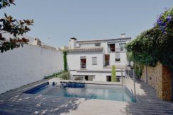 Ref-1409 casa de pueblo con piscina en venta en el centro de Begur