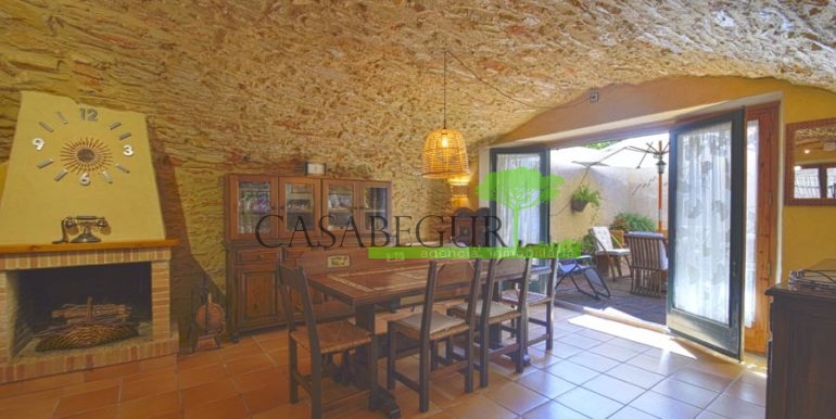 ref-1440-sale-buy-purchase-house-villa-center-begur-town-village-house-garden-rustic-casabegur29