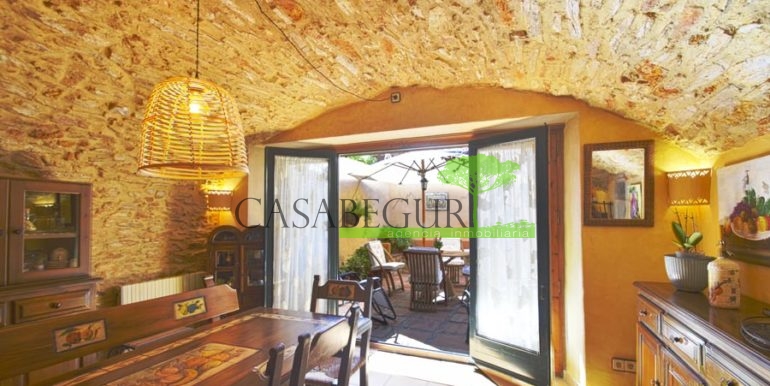 ref-1440-sale-buy-purchase-house-villa-center-begur-town-village-house-garden-rustic-casabegur30