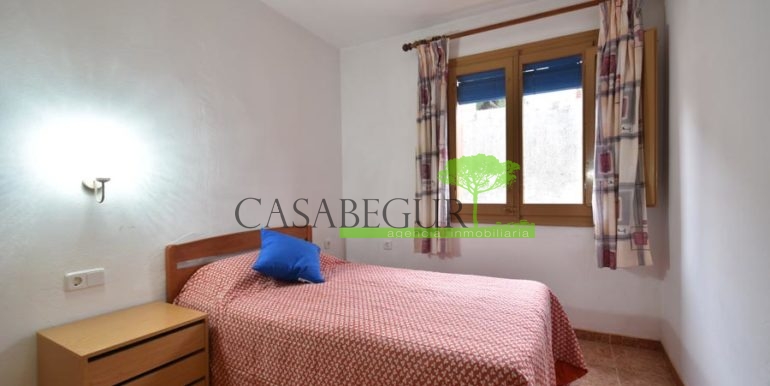 ref-1386-venta-apartamento-centro-del-pueblo-begur-vistas-castillo-terraza8