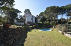 1458 Villa with large garden and private pool plus a plot.